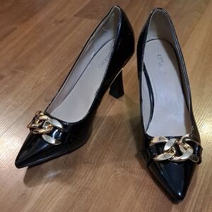 Chic Black Heels with Gold Chain by